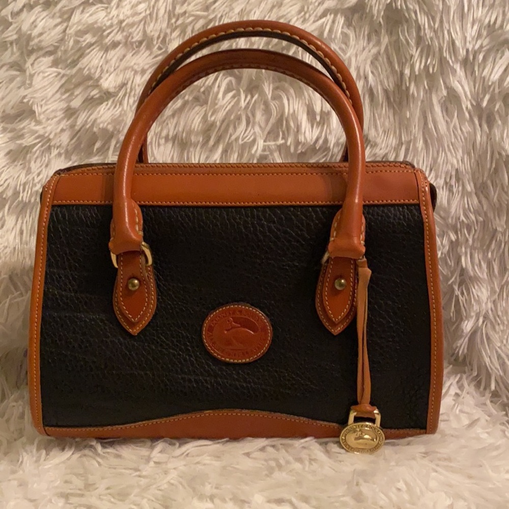 Dooney & Burke adorable black and orange/brown purse😍